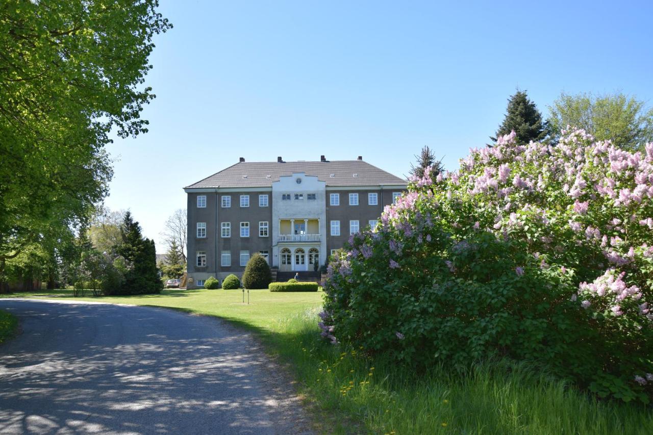 Gutshaus Volzrade Boutique Hotel Lubtheen Exterior photo